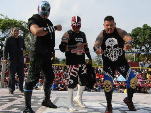 Canek Jr., Gronda XXX e Hijo del Espectro Jr. se alzan con la victoria