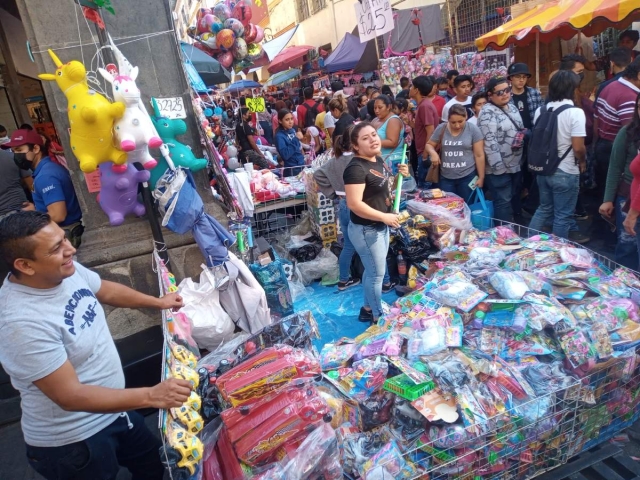 Invade comercio calles del primer cuadro