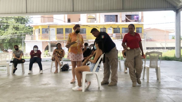 Prestadores de servicios recibieron un curso de primeros auxilios para atender emergencias a fin de apoyar en el lapso de la llegada de los cuerpos de rescate.