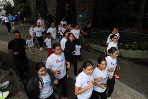 Familias enteras se dieron cita en el Parque Ecol&oacute;gico Chapultepec para participar en la caminata de 6 kil&oacute;metros o en la carrera de 9 kil&oacute;metros.