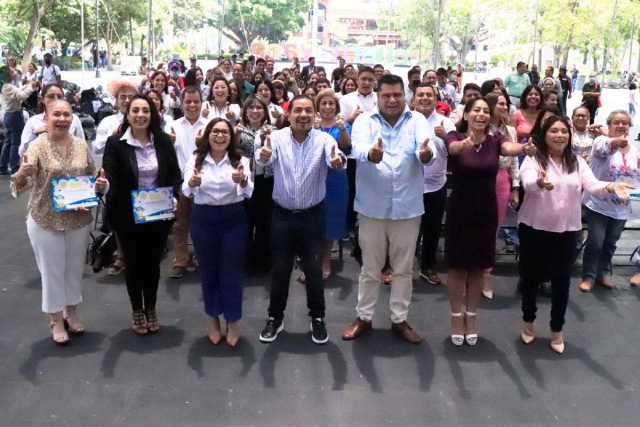 Entrega gobierno estatal “tapitas para la vida” y trenzas de cabello 