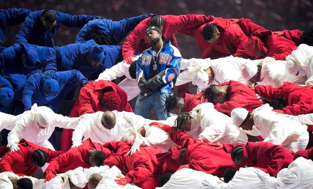 Kendrick Lamar Deslumbra en el Medio Tiempo del Super Bowl 2025: Momentos Clave y Significados