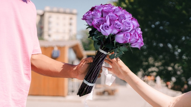 9 de Octubre: Descubre el secreto detrás de regalar flores moradas en esta fecha