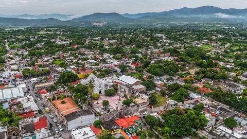   La cabecera municipal destaca por ser un importante desarrollo comercial y econ&oacute;mico, referente de la regi&oacute;n sur.
