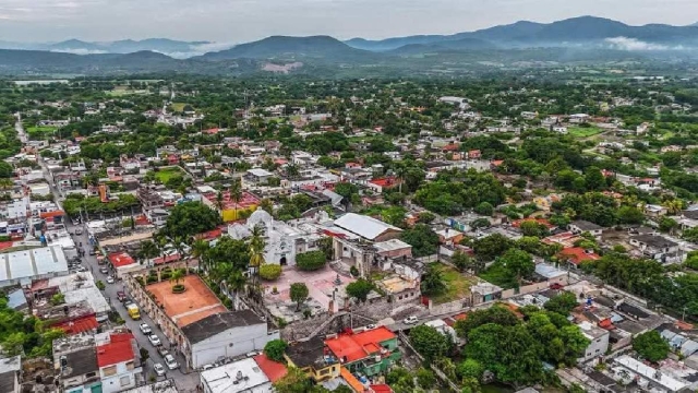   La cabecera municipal destaca por ser un importante desarrollo comercial y econ&oacute;mico, referente de la regi&oacute;n sur.