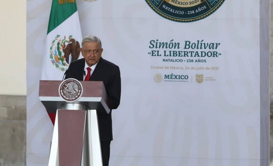 AMLO encabeza ceremonia por natalicio de Simón Bolívar.