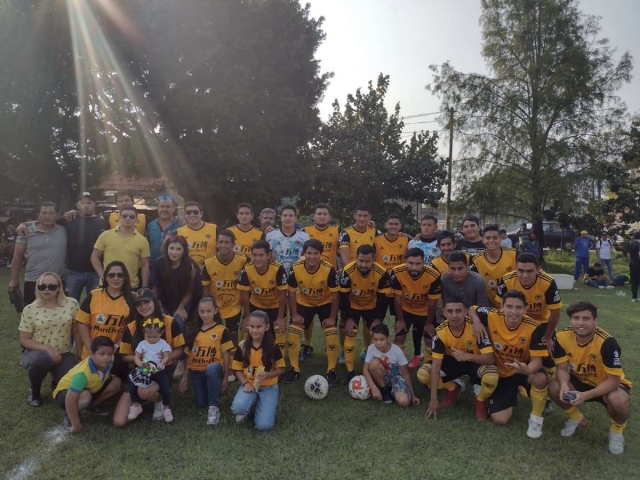 Real Barona Moustache se dio un festín de goles ayer en el campo Francisco Alba, en Emiliano Zapata.