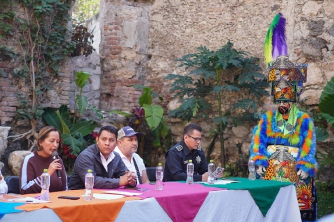 Desde ayer comenzó el Carnaval de Tlaltizapán con el primero de tres convites. La fiesta mayor será a finales de febrero. 
