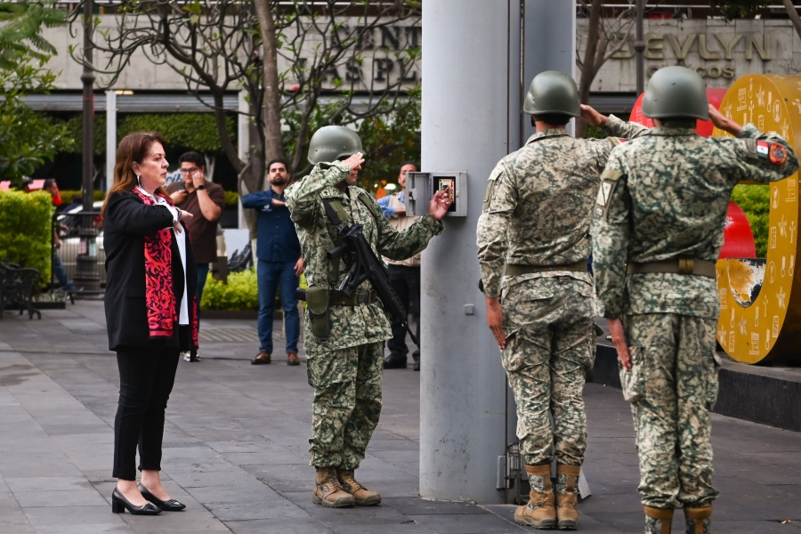 La titular del Ejecutivo estatal, Margarita González Saravia, presidió la ceremonia de conmemoración del CXII aniversario del Ejército Mexicano ayer en la plaza de armas de Cuernavaca. 