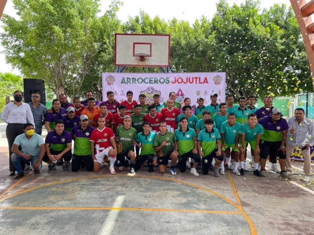 El plantel y el cuerpo técnico fueron presentados ante los medios.