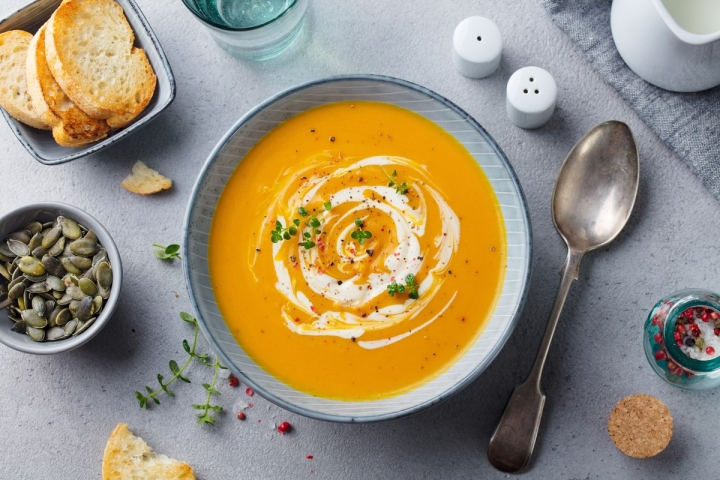 Recetas de temporada: Deléitate con una crema de calabaza este otoño