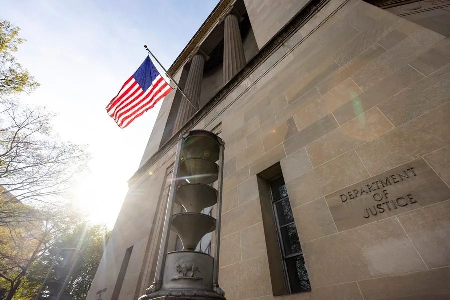 Juez de Florida rechaza divulgar testimonios del jurado en caso Epstein