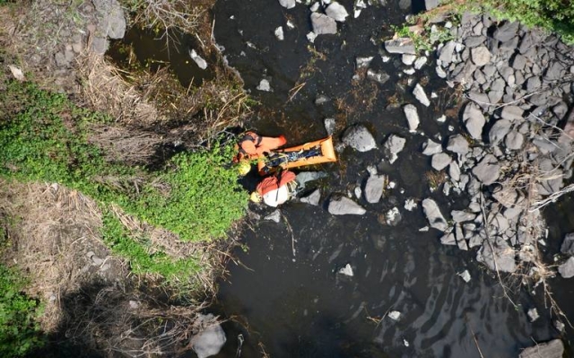 Fallece individuo al caer a una barranca