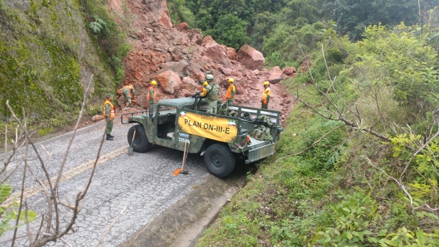 Aplican Plan DN-III-E durante deslave en cerro La Espada, en Hueyapan