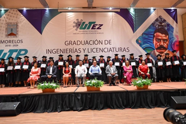 Acude gobernador a ceremonia de graduación de la generación 22 de licenciaturas e ingenierías de UTEZ