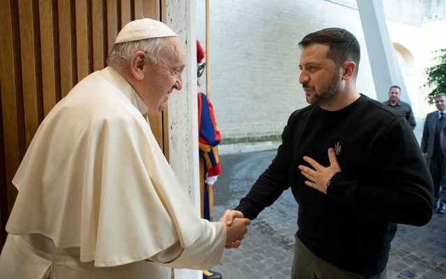 El Papa Francisco recibe a Zelenski en el Vaticano