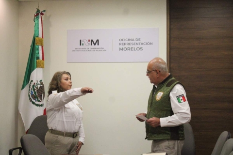 Héctor Martínez Castuera, Coordinador de las Oficinas de Representación del INM, tomó la protesta a Nelly Campos Quiroz como titular en Morelos.