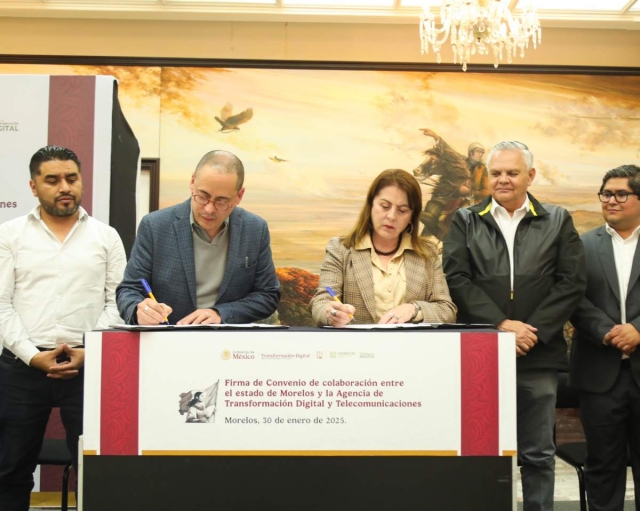 El titular de la Agencia de Transformación Digital y Telecomunicaciones, José Antonio Peña, y la mandataria estatal, Margarita González Saravia, firmaron el acuerdo. 