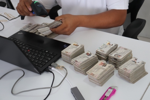 Tritura INE siete mil 944 credenciales