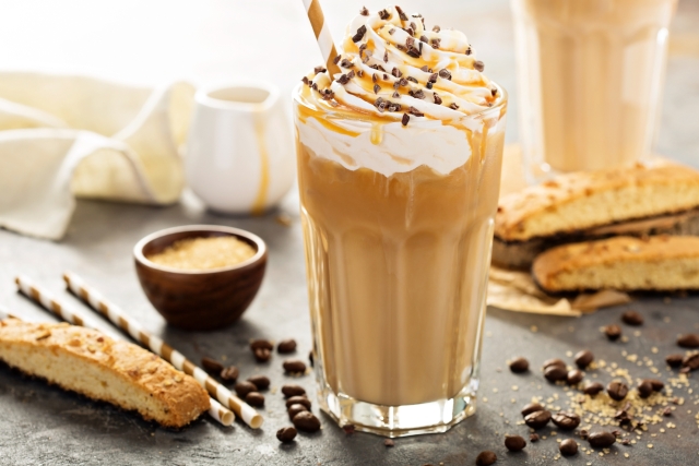 Refrescante frappé de café soluble: Una delicia para los días calurosos