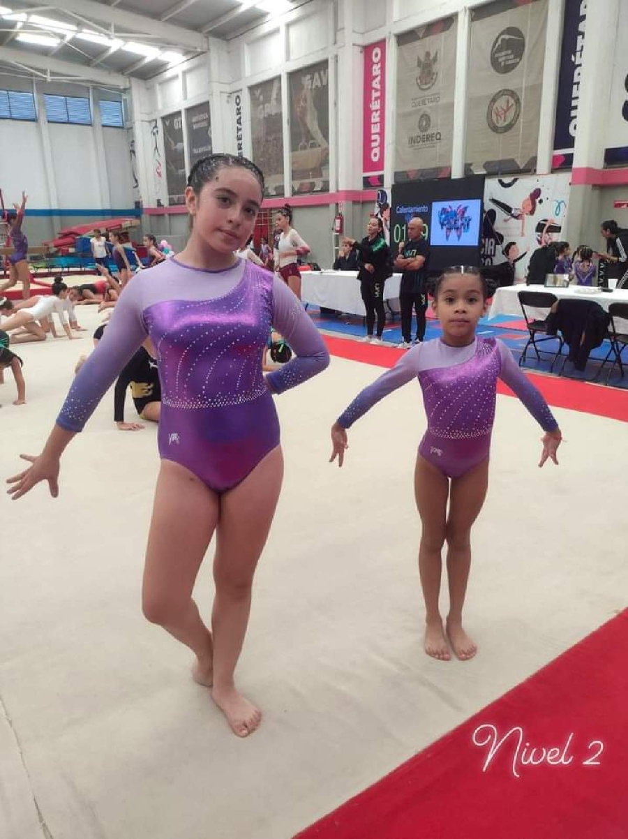  Luna Itzayana (derecha) y Nashley Roberta (izquierda) conquistaron el sitio de honor y quinta posición, respectivamente, en la Copa Flight de Gimnasia artística en el nivel 2.