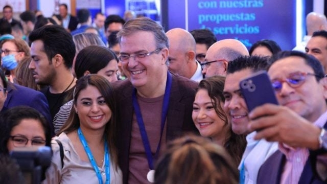 Ebrard promete el mejor sistema de salud de América