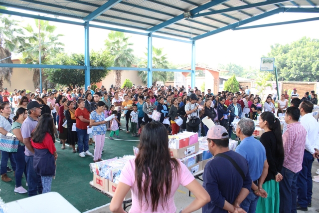 Culmina la entrega de útiles escolares en Yecapixtla