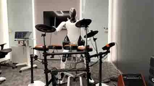 Robot baterista adquiere gradualmente comportamientos similares a los humanos