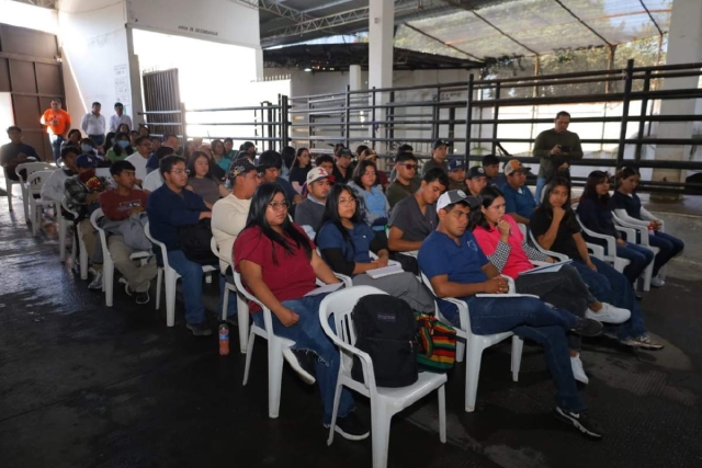 Ante la presencia de casos de la enfermedad, se ofreció una capacitación a personal del rastro, a productores y a interesados en el tema.