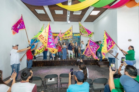 Autoridades de Yautepec entregan apoyos para el carnaval