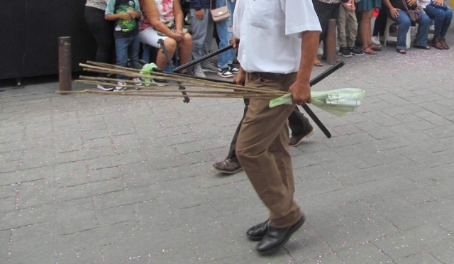 A pesar de que para lanzar “cuetes” se debe solicitar permiso de la autoridad municipal y eclesiástica, sólo dos poblaciones lo han hecho hasta ahora. 