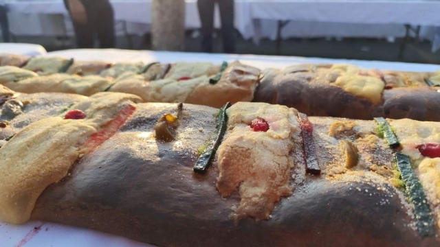 El Ayuntamiento de Cuernavaca comparti&oacute; este domingo con familias y visitantes una rosca monumental con motivo del D&iacute;a de Reyes. 