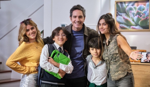 ‘Papá soltero’ vuelve con Mauricio Ochmann y una mirada actual a la paternidad