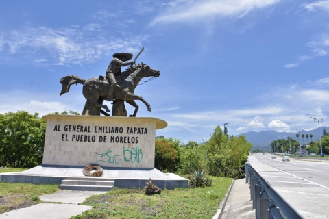 La estatua fue retirada en días pasados del entronque de la avenida Vicente Guerrero con el libramiento México-Cuernavaca, para ser trasladada al corazón de la ciudad.