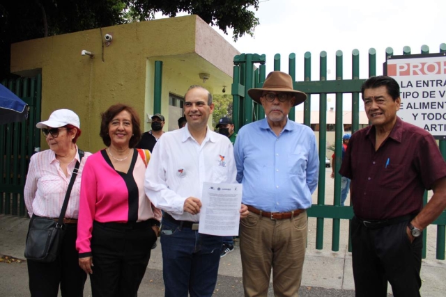 Representantes de diversas organizaciones comparecieron ante medios de comunicación en la sede del IEBEM. 