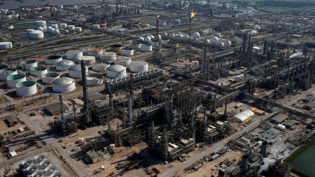 Estados Unidos autoriza compra de refinería Deer Park.