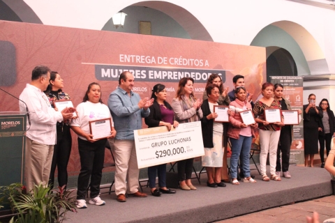 Entrega gobernadora Margarita González Saravia créditos a más de 100 mujeres emprendedoras