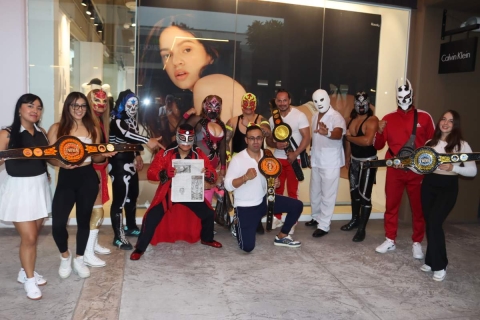 Inolvidables momentos vivieron ayer aficionados morelenses durante la convivencia con luchadores como Volador Jr., Dr. Karonte I y II, Enfermero Jr., Octagoncito, La Parkita, Nataly Star y Lady Sensación.