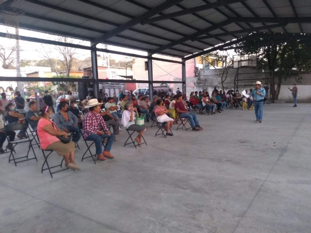  Aspectos de la reunión que sostuvieron autoridades de Coatetelco con mototaxistas para abordar temas de ese sector.