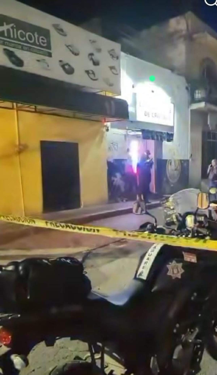 Los delincuentes ingresaron al bar para herir a la víctima.