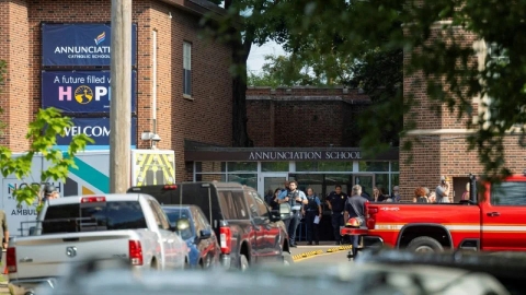 Tiroteo en escuela católica de Minneapolis deja 2 niños muertos y 17 heridos