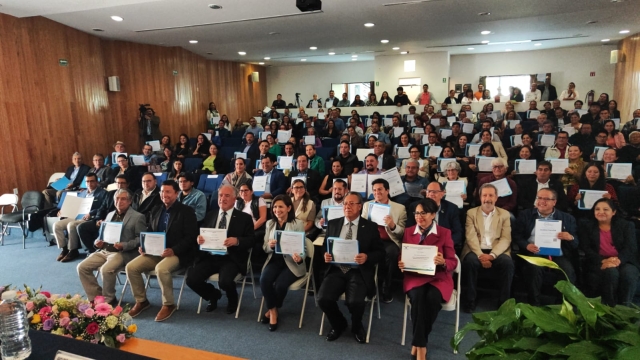 Entrega de reconocimientos al mérito académico 2023 en la UAEM