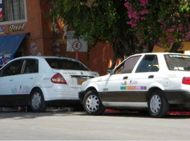 La falta de clases presenciales ha afectado al sector transportista durante un año.