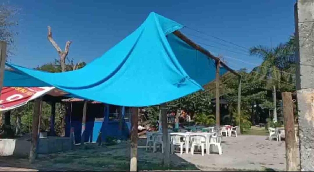  El viento del 15 de agosto del año pasado tiró el techo de la palapa.