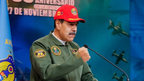 Maduro pide a la Fuerza A&eacute;rea estar alerta para defender Venezuela