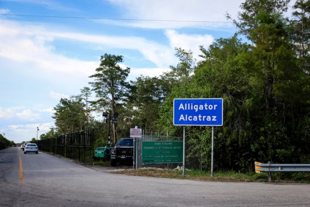 Corte federal suspende cierre de centro de detención migratoria &#039;Alligator Alcatraz&#039;