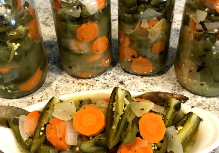 Chiles en escabeche, receta casera para aprender a prepararlos