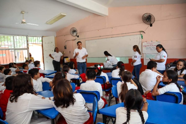 Alumnos de la Primaria “Ramón Beteta” recibieron una plática.