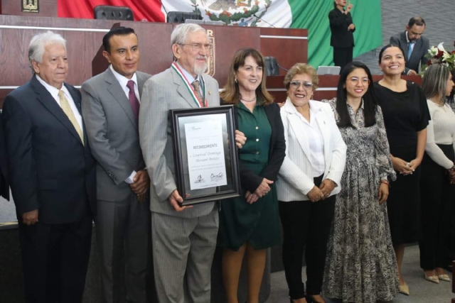 Lourival Domingos Possani Postay recibi&oacute; la Medalla de Honor del Congreso del Estado de Morelos 2026, en la categor&iacute;a de Ciencia, en sesi&oacute;n solemne del Legislativo estatal con motivo del aniversario 157 de la Erecci&oacute;n de Morelos como entidad federativa.  