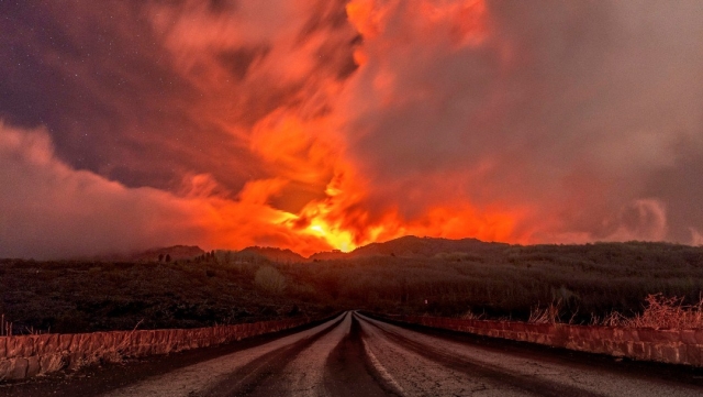 Volcán Etna hace una nueva erupción.